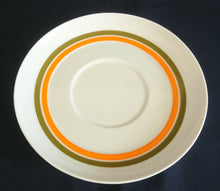 Lade das Bild in den Galerie-Viewer, 2er Set 2er SUPPENTASSEN GEDECK - Porzellan, Linien Tropfenform Relief Dekor