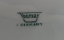 Lade das Bild in den Galerie-Viewer, 2er SUPPENTASSEN GEDECK - Porzellan, Linien Tropfenform Relief Dekor