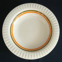 Lade das Bild in den Galerie-Viewer, SUPPENTELLER - Porzellan, Linien Tropfenform Relief Dekor