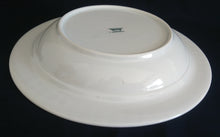 Lade das Bild in den Galerie-Viewer, SUPPENTELLER - Porzellan, Linien Tropfenform Relief Dekor