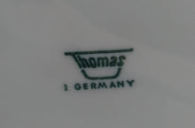 Lade das Bild in den Galerie-Viewer, SUPPENTELLER - Porzellan, Linien Tropfenform Relief Dekor