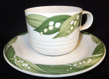 Lade das Bild in den Galerie-Viewer, UNTERTASSE - Porzellan, Maiglöckchen Blumen Dekor