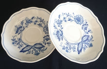Lade das Bild in den Galerie-Viewer, UNTERTASSE - Porzellan, Echt Kobalt Zwiebelmuster Motiv Relief Dekor
