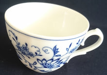 Lade das Bild in den Galerie-Viewer, 2er Set KAFFEETASSEN - Porzellan, Echt Kobalt Zwiebelmuster Motiv Relief Dekor