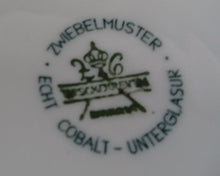 Lade das Bild in den Galerie-Viewer, 2er KAFFEEGEDECK - Porzellan, Echt Kobalt Zwiebelmuster Motiv Relief Dekor