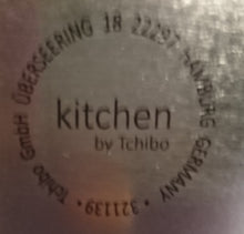 Lade das Bild in den Galerie-Viewer, DAUERGEBÄCKDOSE MIT DECKEL "Kitchen" - Metall / Blech, Haus Gebäude Winter Schnee Fenster Türen Motiv Dekor (G)