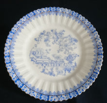 Lade das Bild in den Galerie-Viewer, DESSERTTELLER - Porzellan, China Blau Goldrand Linien Relief Dekor