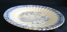 Lade das Bild in den Galerie-Viewer, DESSERTTELLER - Porzellan, China Blau Goldrand Linien Relief Dekor
