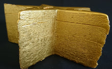 Lade das Bild in den Galerie-Viewer, STANDKERZE - Wachs / Kerzenmaterial, Goldend (Überzogen) Farbend, Handarbeit, Sternform, 1 Docht (G)