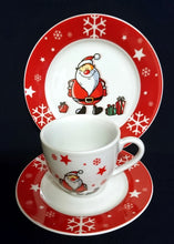 Lade das Bild in den Galerie-Viewer, 2er Set 2er KAFFEEGEDECKE "Santa" - Porzellan, Weihnachtsmann Nikolaus Sterne Schneeflocken Geschenke Motiv Dekor