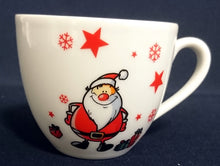 Lade das Bild in den Galerie-Viewer, 2er Set KAFFEETASSEN "Santa"- Porzellan, Weihnachtsmann Nikolaus Sterne Schneeflocken Geschenke Motiv Dekor