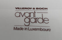 Lade das Bild in den Galerie-Viewer, SCHALE "Avantgarde" - Keramik / Steingut, Modernes Kreise Streifen Dekor, Mittig Grau