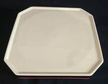 Lade das Bild in den Galerie-Viewer, KUCHENPLATTE "Avantgarde" - Keramik / Steingut, Quadratische Form, Geometrisches Streifen Dekor