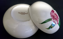 Lade das Bild in den Galerie-Viewer, BONBONIERE - Porzellan, Runde Schalen Form, Blumenblüten Pflanze Camelia Canduiflora Dekor, Nicolas Liez Designer (G)