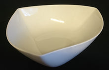 Lade das Bild in den Galerie-Viewer, SCHÜSSEL - Porzellan, Ovale Dreieckform Einfärbiges Dekor