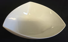 Lade das Bild in den Galerie-Viewer, SCHÜSSEL - Porzellan, Ovale Dreieckform Einfärbiges Dekor