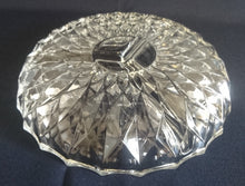 Lade das Bild in den Galerie-Viewer, GEBÄCKSCHALE - Hartglas, 3Kammer geteilt, Geometrisch Abstrakt Karo Quadrat Viereck Schliff Dekor