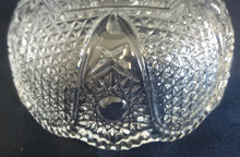 Lade das Bild in den Galerie-Viewer, 3er Set DESSERTSCHALEN - Hartglas, Geometrischer Abstrakter Karo Vierecke Quadrat Kreise Gewölbter Gezackter Randschliff Dekor