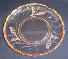 Lade das Bild in den Galerie-Viewer, 2er Set DESSERTSCHALEN - Hartglas, Blatt Blätter Linien Relief Schliff Dekor