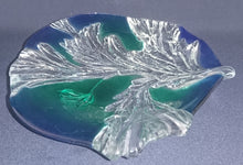 Lade das Bild in den Galerie-Viewer, SCHALE - Hartglas, Blattform Dekor
