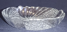 Lade das Bild in den Galerie-Viewer, BEILAGEN- SALATSCHALE - Hartglas, Pressglas Klar Punkte Bläschen Blasen Kreise Tupfen Quer Linien Abstrakt Motiv Dekor