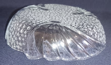 Lade das Bild in den Galerie-Viewer, BEILAGEN- SALATSCHALE - Hartglas, Pressglas Klar Punkte Bläschen Blasen Kreise Tupfen Quer Linien Abstrakt Motiv Dekor