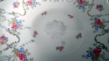 Lade das Bild in den Galerie-Viewer, SCHALE "Sybills" - Porzellan, Goldrand Flora Pflanzen Blumen Blüten Motiv Dekor