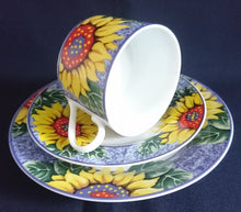 Lade das Bild in den Galerie-Viewer, 2er Set UNTERTASSEN - Porzellan, Sonnenblumen Blüten Pflanzen Motiv Dekor