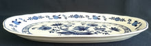 Lade das Bild in den Galerie-Viewer, BEILAGENPLATTE - Porzellan, Echt Kobalt Zwiebelmuster Motiv Relief Rand Dekor
