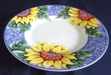 Lade das Bild in den Galerie-Viewer, 2er Set UNTERTASSEN - Porzellan, Sonnenblumen Blüten Pflanzen Motiv Dekor