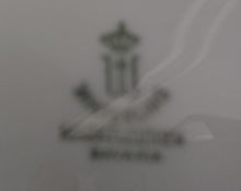 Lade das Bild in den Galerie-Viewer, UNTERTASSE - Porzellan, Abstrakt / Goldrand Dekor