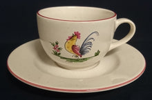Lade das Bild in den Galerie-Viewer, 2er KAFFEEGEDECK - Keramik / Steingut, Hahn auf dem Lande Motiv Dekorrand, Handdekoriert