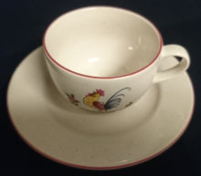 Lade das Bild in den Galerie-Viewer, 3er KAFFEEGEDECK - Keramik / Steingut, Hahn auf dem Lande Motiv Dekorrand, Handdekoriert (G)