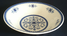 Lade das Bild in den Galerie-Viewer, 2er Set MITTELGROßE & GROßE BEILAGENSCHÜSSEL "Scharffeuer" - Porzellan, Kobalt Abstrakt Indischblau Strohblume Motiv Relieflinien Dekor