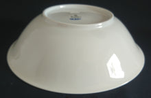 Lade das Bild in den Galerie-Viewer, 2er Set MITTELGROßE & GROßE BEILAGENSCHÜSSEL "Scharffeuer" - Porzellan, Kobalt Abstrakt Indischblau Strohblume Motiv Relieflinien Dekor