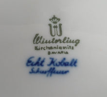 Lade das Bild in den Galerie-Viewer, GROßE BEILAGENSCHÜSSEL "Scharffeuer" - Porzellan, Kobalt Abstrakt Indischblau Strohblume Motiv Relieflinien Dekor