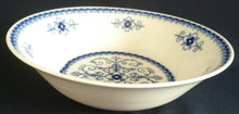 Lade das Bild in den Galerie-Viewer, MITTELGROßE BEILAGENSCHÜSSEL "Scharffeuer" - Porzellan, Kobalt Abstrakt Indischblau Strohblume Motiv Relieflinien Dekor