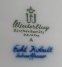 Lade das Bild in den Galerie-Viewer, SPEISETELLER "Scharffeuer" - Porzellan, Kobalt Abstrakt Indischblau Strohblume Motiv Relieflinien Dekor