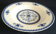 Lade das Bild in den Galerie-Viewer, 2er Set SUPPENTELLER "Scharffeuer" - Porzellan, Kobalt Abstrakt Indischblau Strohblume Motiv Relieflinien Dekor