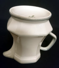 Lade das Bild in den Galerie-Viewer, 3er Set MILCHKÄNNCHEN & ZUCKERDOSE MIT DECKEL - Porzellan, Rand Linien Relief Motiv Dekor