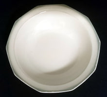 Lade das Bild in den Galerie-Viewer, BEILAGENSCHALE - Porzellan, Zehn Eckige Form Rand Motiv Dekor