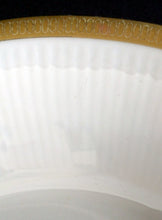 Lade das Bild in den Galerie-Viewer, 2er Set SUPPENTELLER - Porzellan, Goldrand Mattiert Ovale Kreise Linien Relief Motiv Dekor