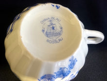 Lade das Bild in den Galerie-Viewer, 2er KAFFEEGEDECK - Porzellan, China Blau Goldrand Relief Dekor