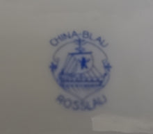 Lade das Bild in den Galerie-Viewer, 2er Set UNTERTASSEN - Porzellan, China Blau Goldrand Relief Dekor