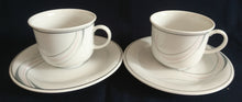 Lade das Bild in den Galerie-Viewer, 2er Set KAFFEETASSEN - Porzellan, Linien Kurven Striche Motiv Dekor