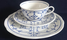Lade das Bild in den Galerie-Viewer, 2er Set UNTERTASSEN - Porzellan, Klassisch Style, Indisch Blau Strohblume Dekor