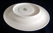 Lade das Bild in den Galerie-Viewer, UNTERTASSE - Porzellan, Linien Kurven Striche Motiv Dekor