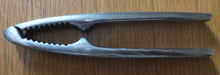 Lade das Bild in den Galerie-Viewer, NUSSKNACKER ZANGE - Metall / Edelstahl, Klassische Form Dekor