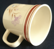 Lade das Bild in den Galerie-Viewer, KAFFEETASSE - Keramik / Steingut, Blumenblüten Pflanzen Flora Linien Rand Motiv Dekor