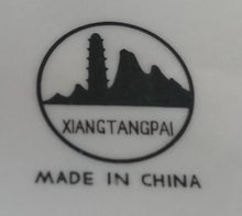 Lade das Bild in den Galerie-Viewer, 2er Set UNTERTASSEN - Keramik / Steingut, Doppelter Linien Rand Motiv Dekor